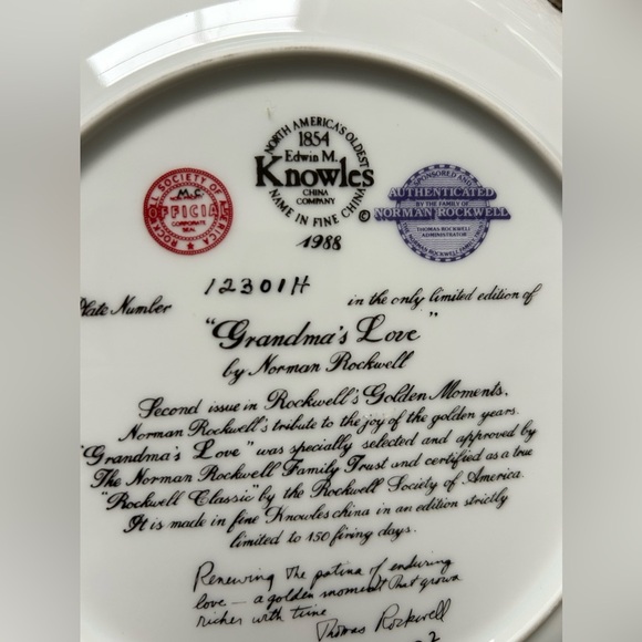 Norman Rockwell Collection of 4 mugs and two plates - Picture 7 of 8